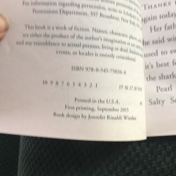 Dolphin school splash’s secret friend by Catherine Hapka - Picture 9 of 11